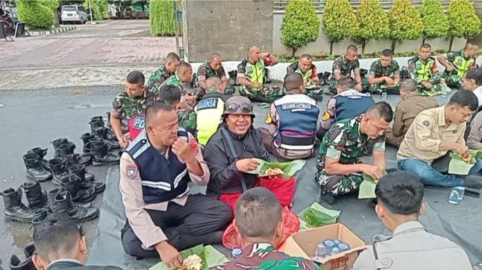 Sambut HUT RI dan PON 2024, Kapolres Bireuen Gelar Ngopi dan Sarapan Bareng serta Bagikan Bendera