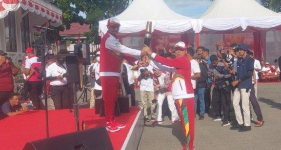 Ribuan Siswa Bireuen Sambut Kedatangan Kirab Api PON XXI Aceh-Sumut 2024